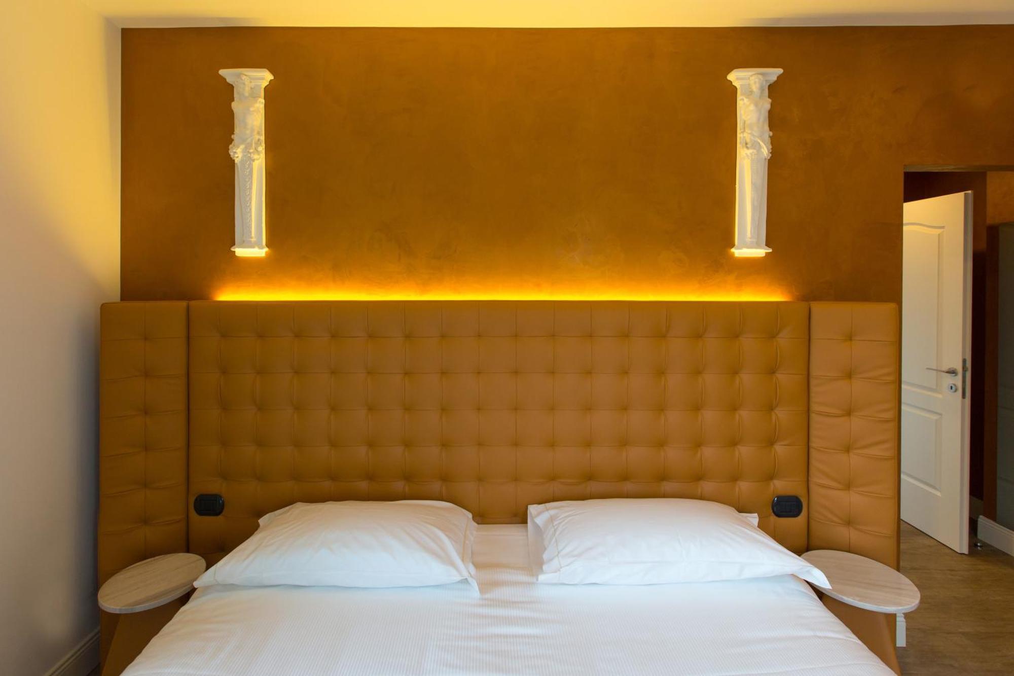 Hotel Al Campanile - Luxury Suites & Apartments Baveno Bagian luar foto