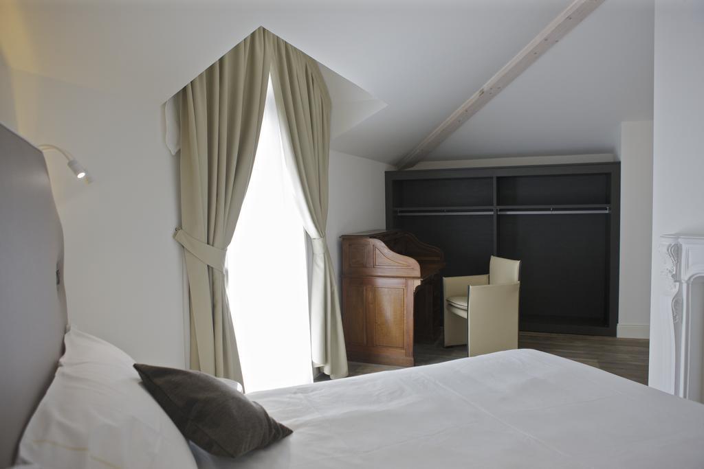 Hotel Al Campanile - Luxury Suites & Apartments Baveno Bagian luar foto