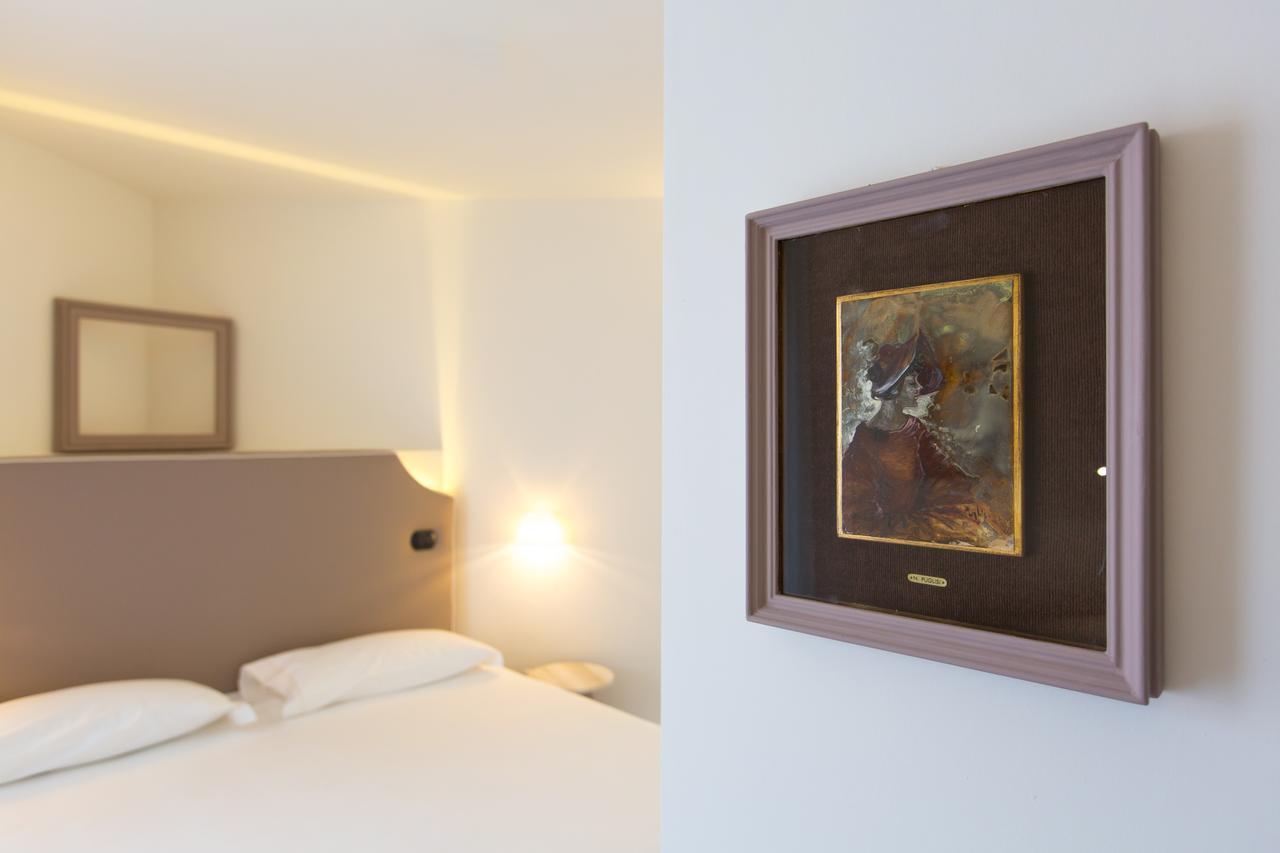 Hotel Al Campanile - Luxury Suites & Apartments Baveno Bagian luar foto